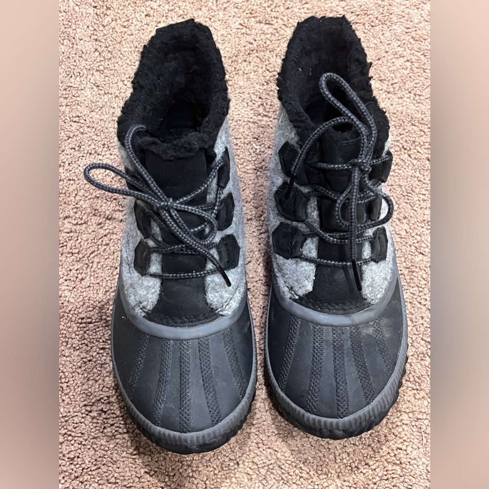 Out and About Sorel Grey and Black